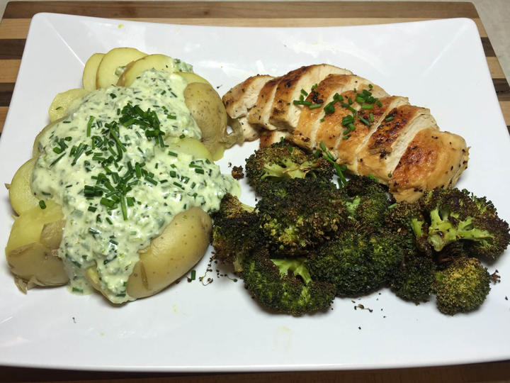 Pan-Seared Garlic Chicken with Crispy Broccoli and Potatoes Huancaina