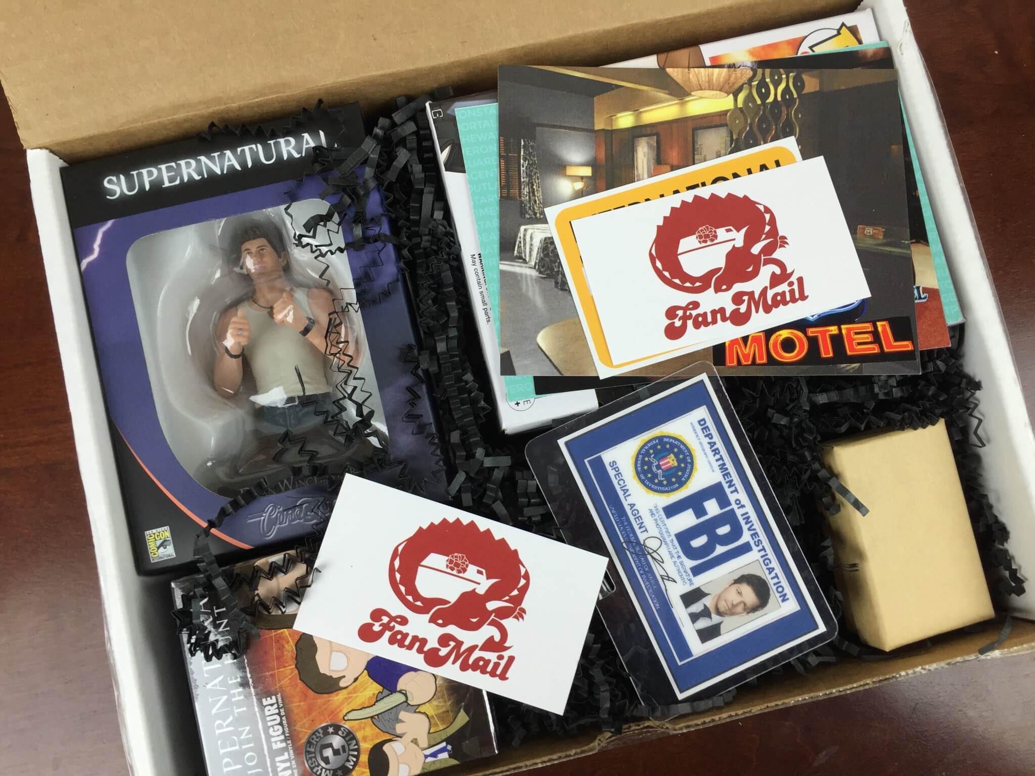 FanMail Favorites Supernatural Limited Edition Holiday Box Review