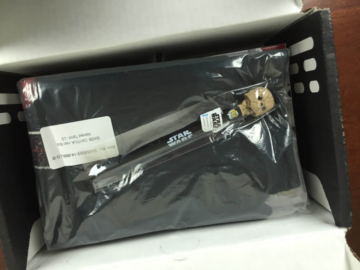 Smuggler's Bounty Star Wars Box March 2016 unboxed (1)