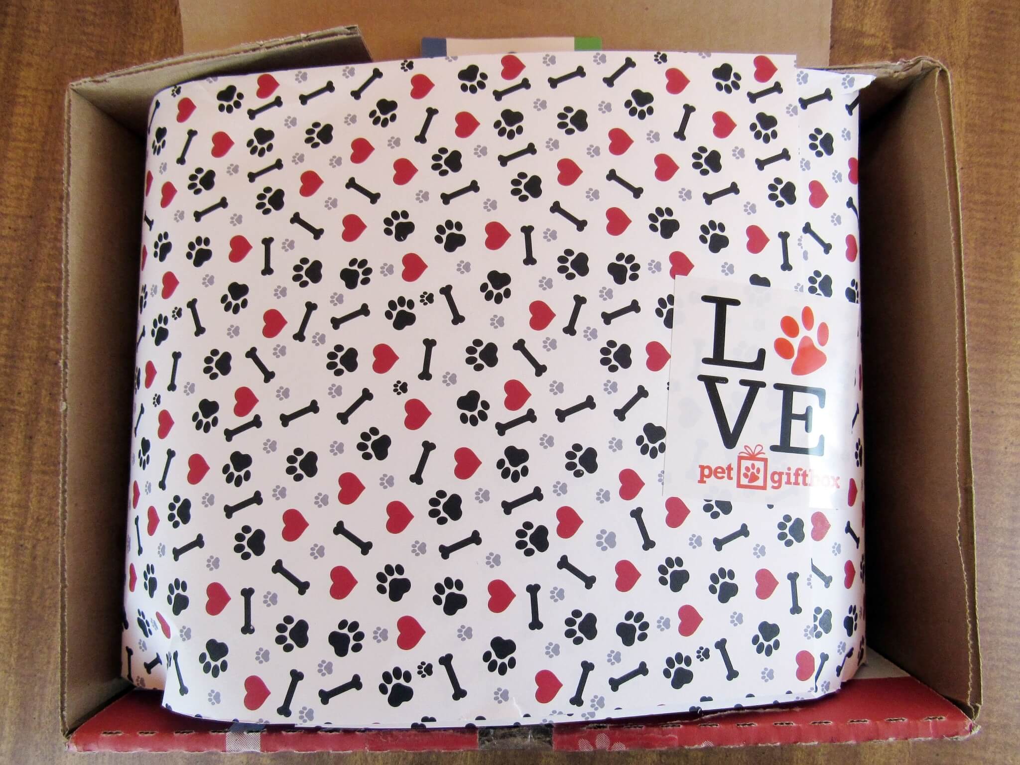 Love the paw prints paper!