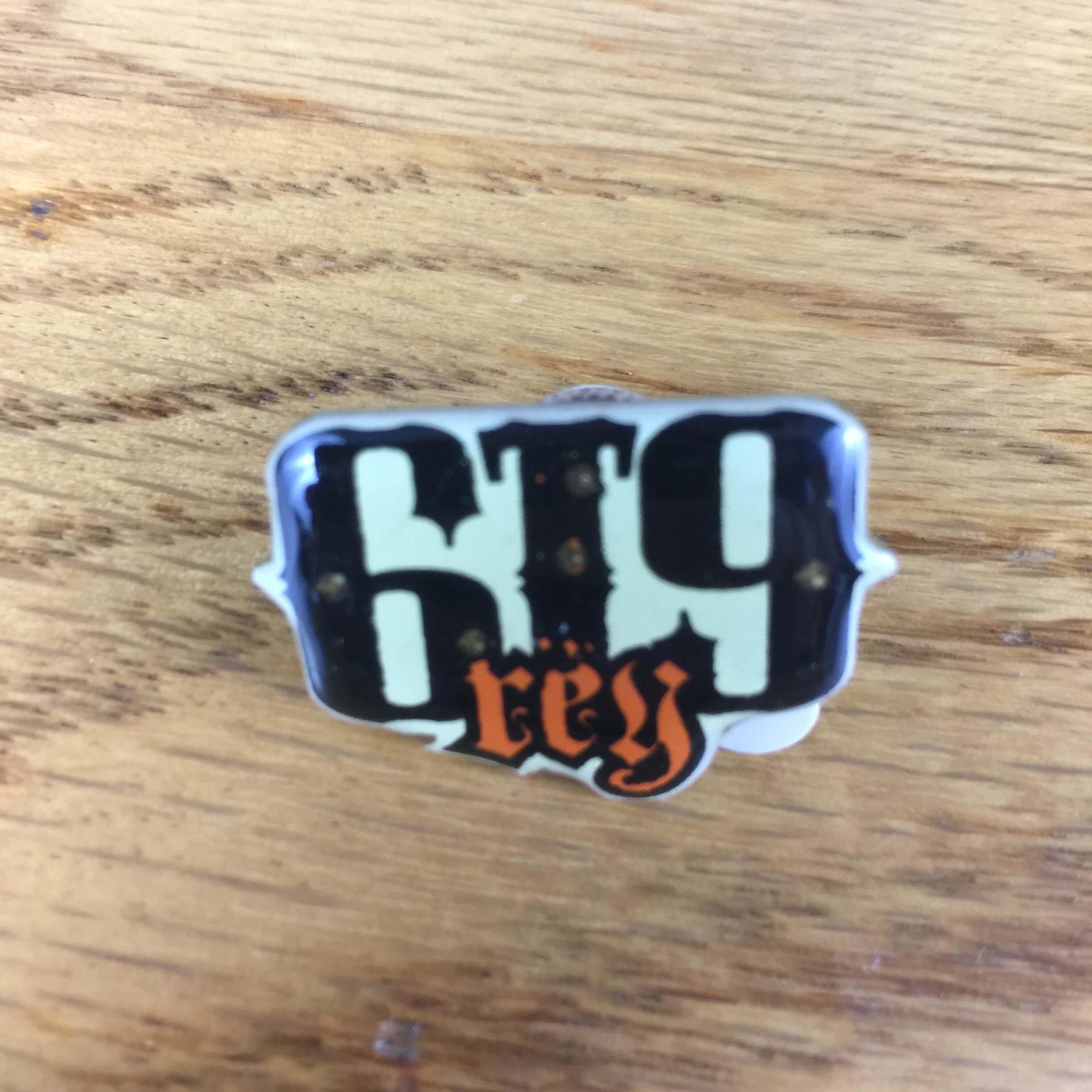 875