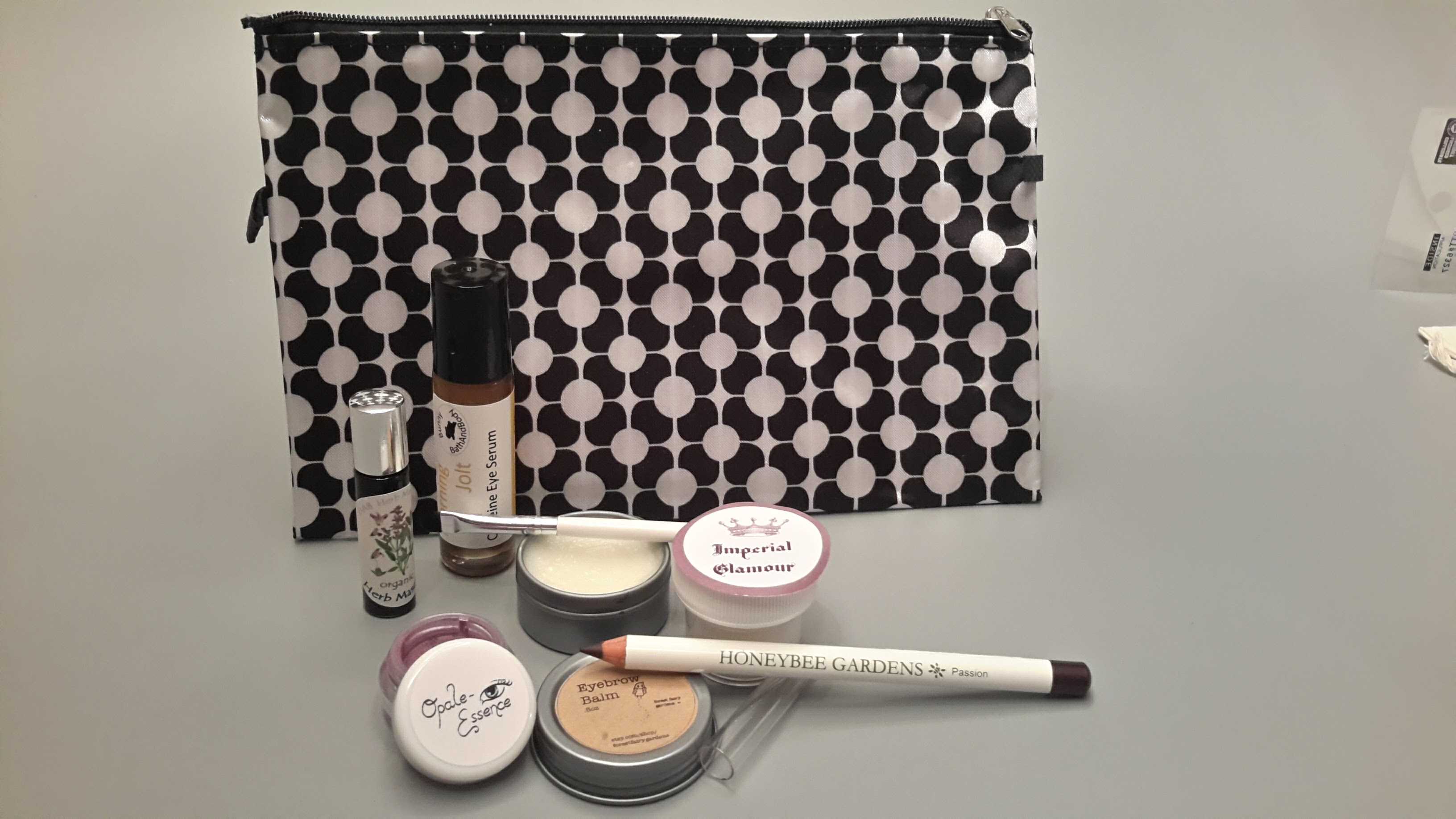 Imperial Glamour Beauty Box Subscription Review + Coupon – November 2016 The Eyes Have It!