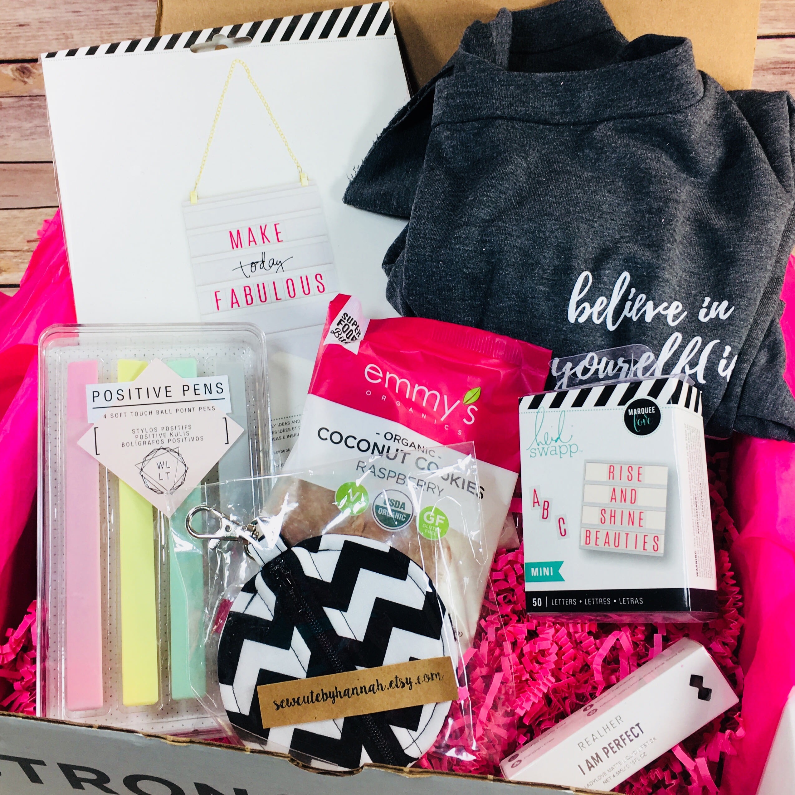STRONG selfie Subscription Box Review – Fall 2017 BURST(box)
