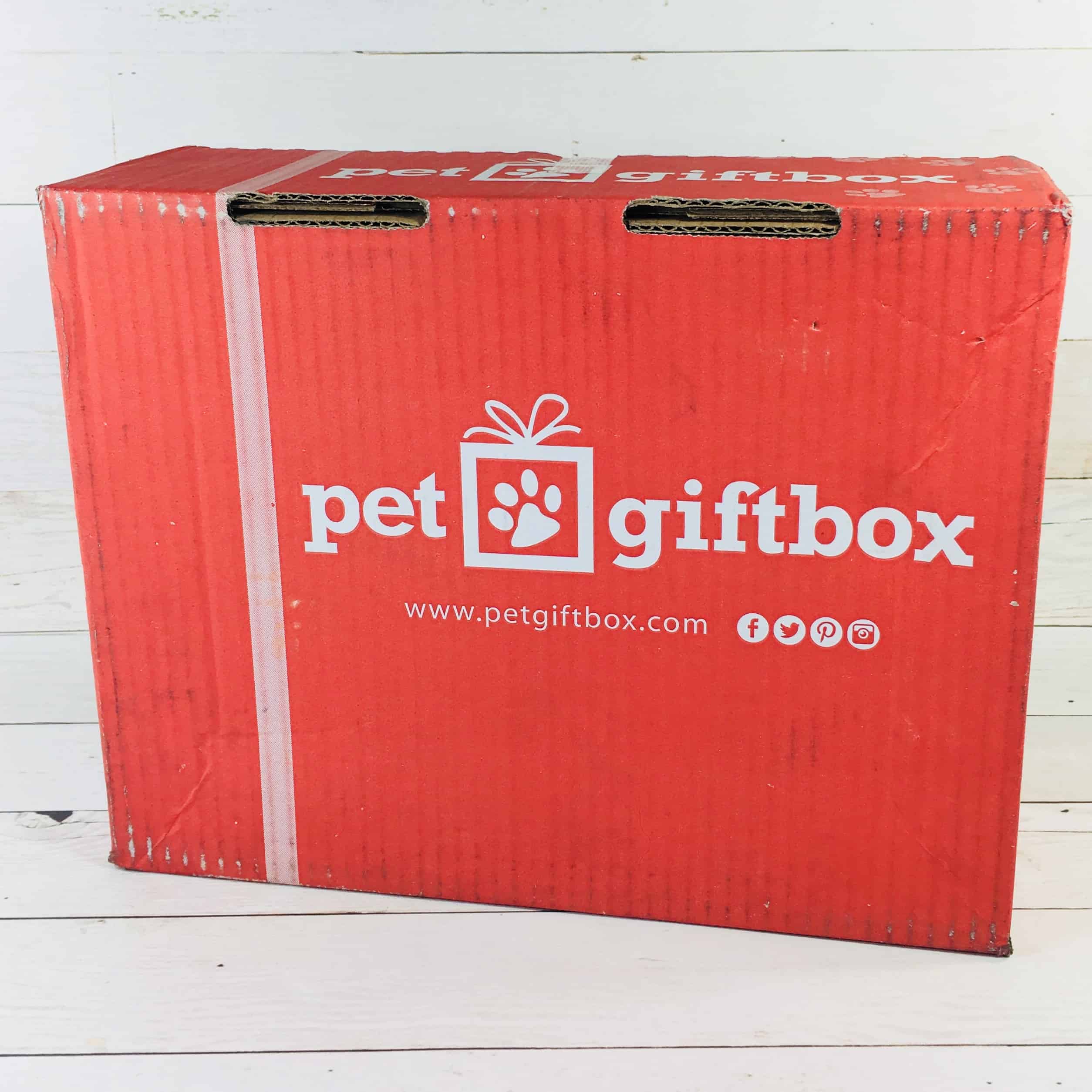 PetGiftBox Cat August 2018 Subscription Box Review + 50% Off Coupon