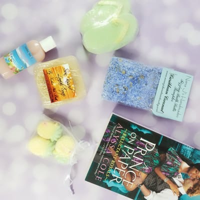 Bubbles & Books Subscription Box Review + Coupon – June 2019
