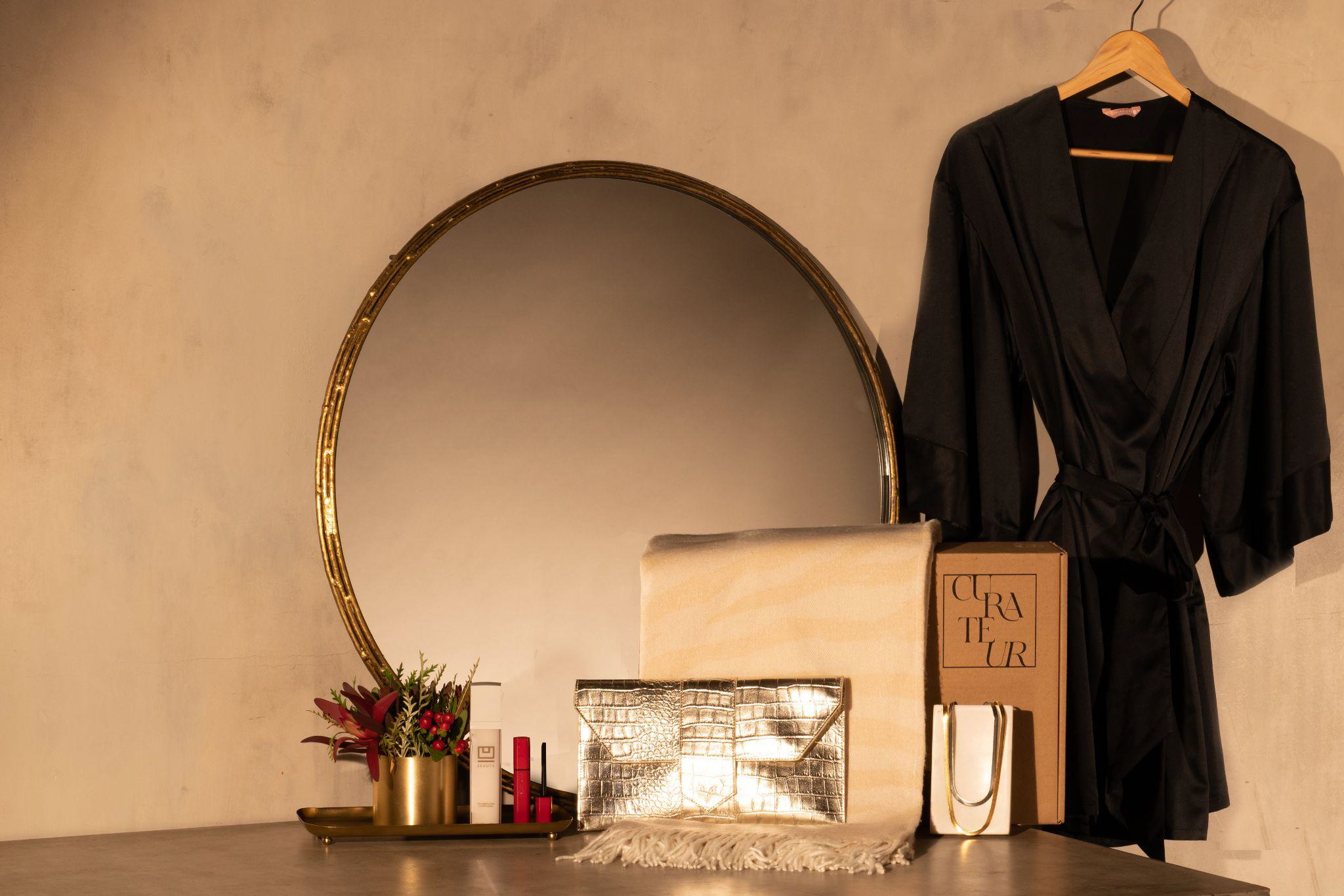 CURATEUR Cyber Monday Coupon: $50 Off First Box Luxury Style & Fashion!