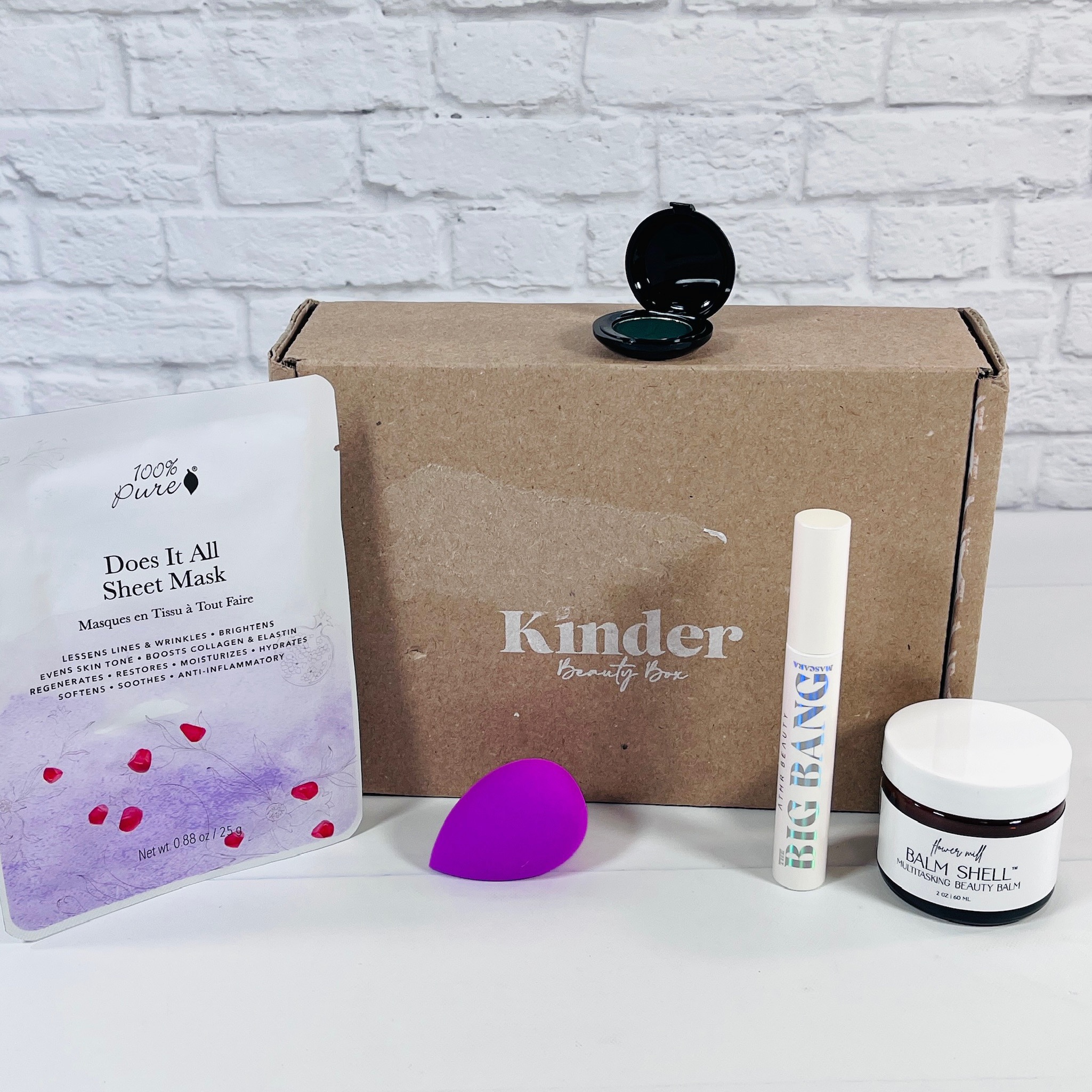 Kinder Beauty Box December 2022 Review: HOLIBAE!