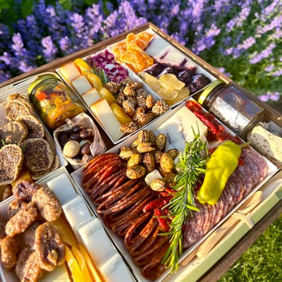 Boarderie Cyber Monday Coupon: Save $50 on Oprah’s Favorite Things Bundle for Effortless Hosting!