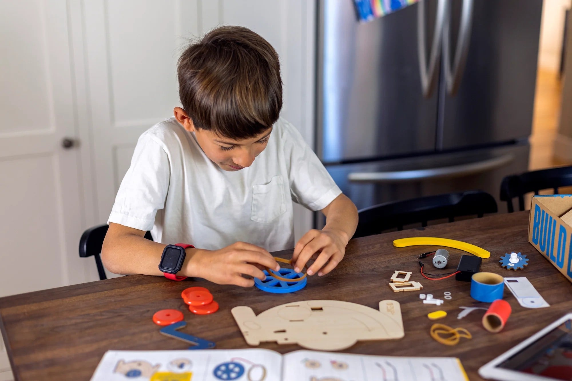 CrunchLabs Build Box Cyber Monday Deal: Up To 2 Months FREE With Mark Rober’s Innovative Kids Subscription!