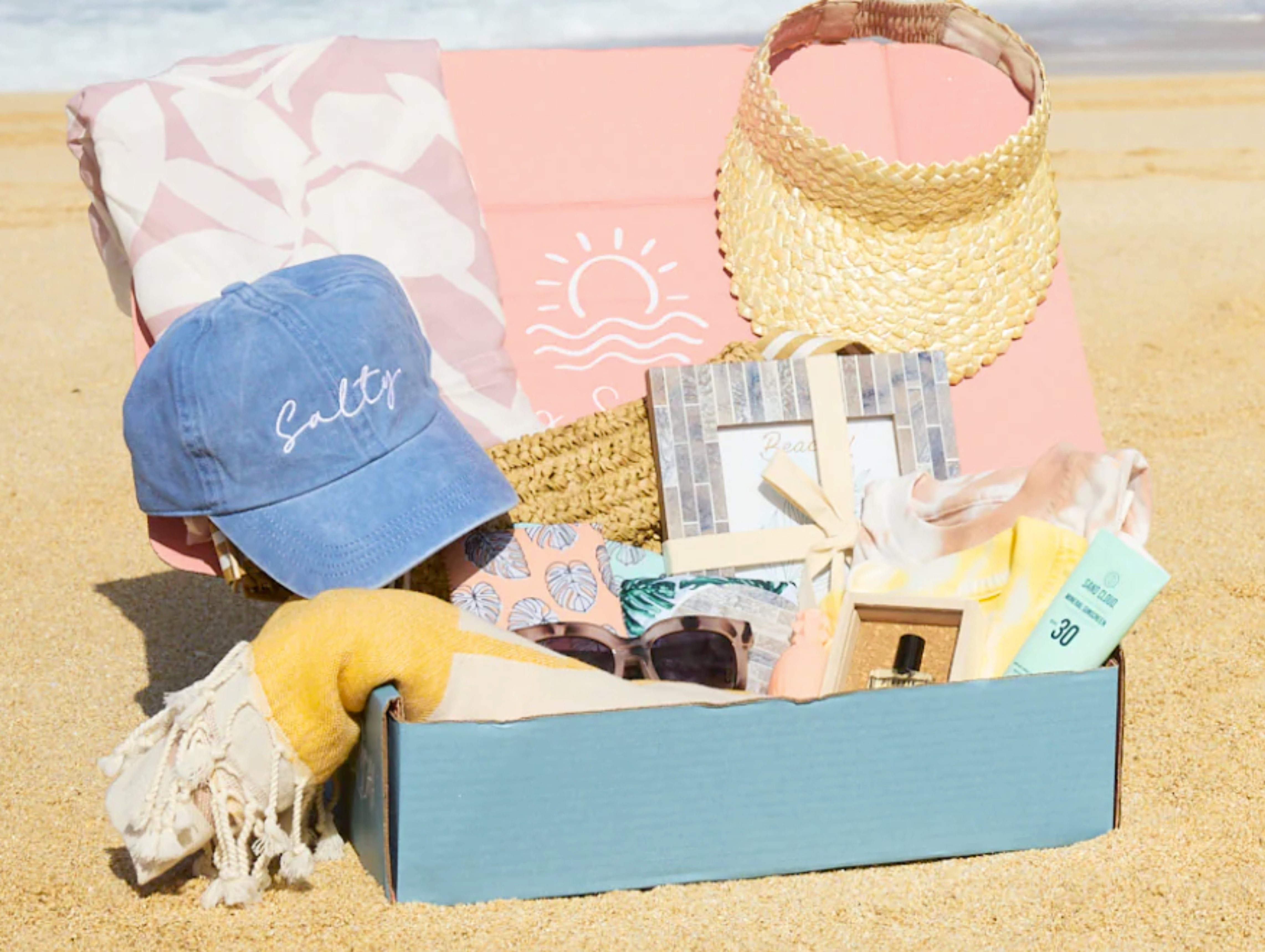 The Perfect Gift for Beach Lovers – Beachly Women’s Box Brings Coastal Vibes Home