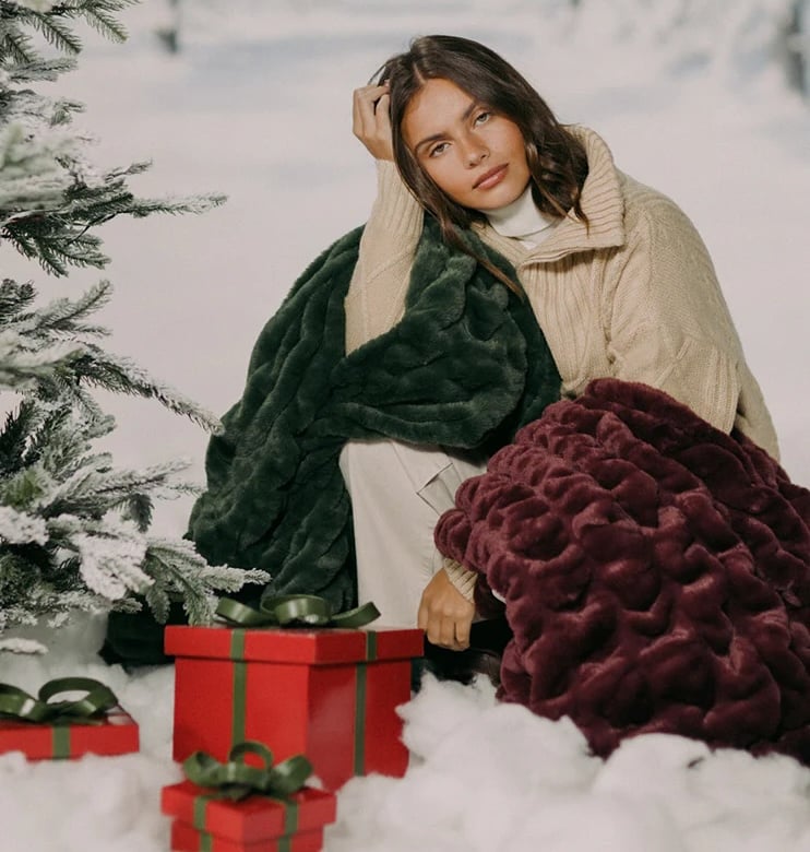 Lola Blankets Cyber Monday Sale: Snuggle Up In Style!